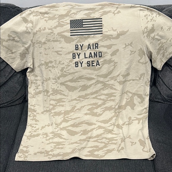 Under Armour Beige Graphic T-Shirt - Picture 2 of 3